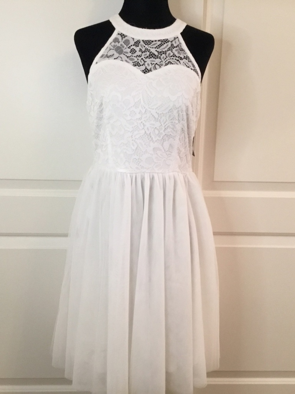 NWT Women’s White Halter Lace Mini Formal Dress Size Medium - Picture 6 of 9